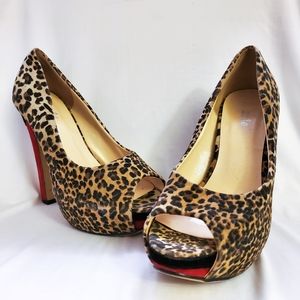 Dazzle peep toe animal print platform heel…